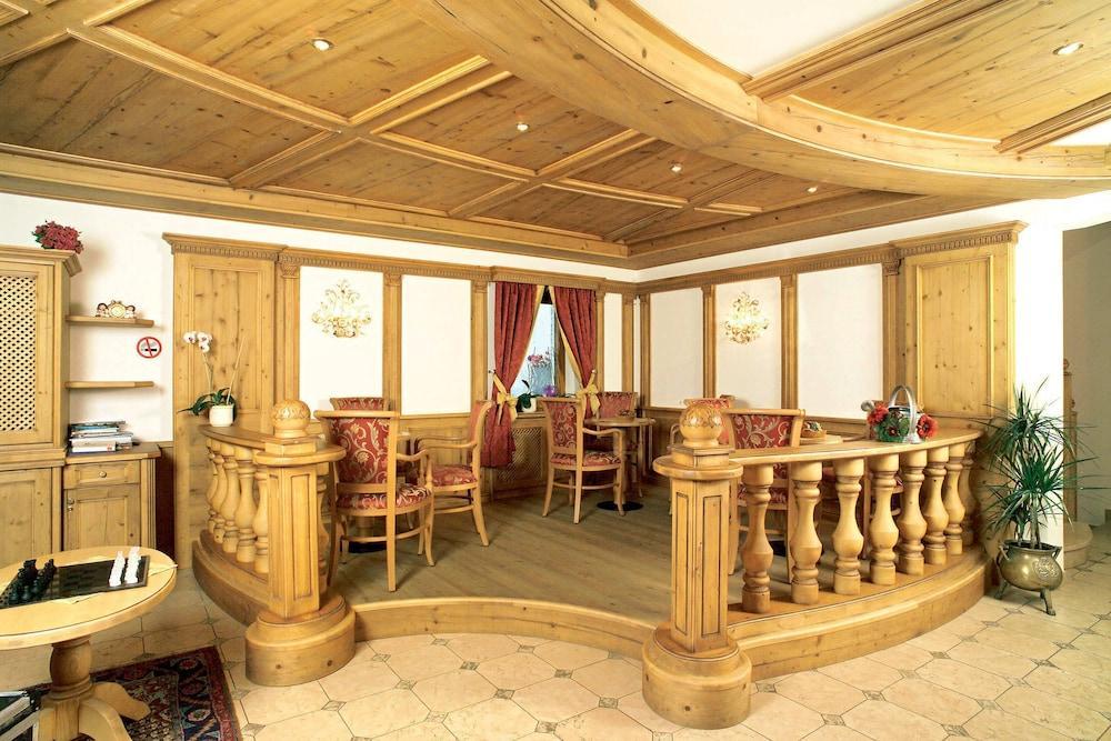 Hotel Flora เซลวาดีวัลการ์เดนา ภายนอก รูปภาพ