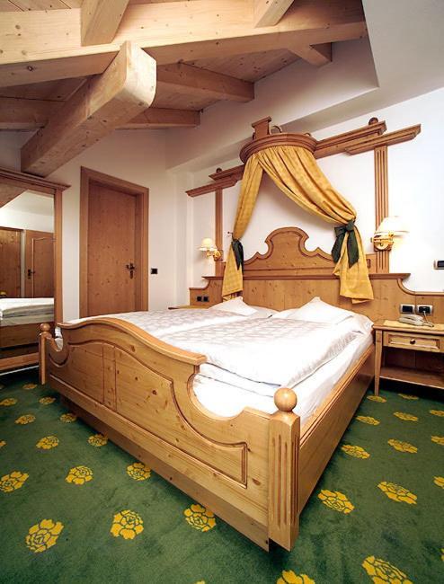 Hotel Flora เซลวาดีวัลการ์เดนา ห้อง รูปภาพ